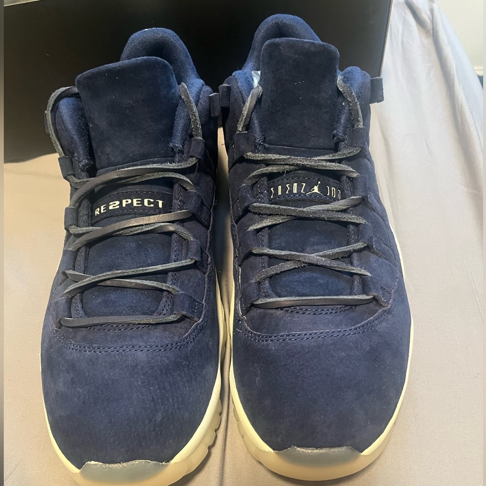 Dead stock Jordan 11 low Jeters